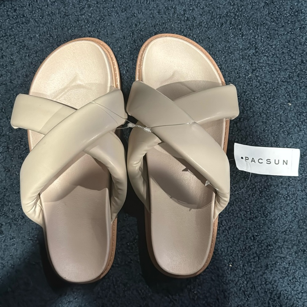 Women’s Pacsun Cream Size 8 Slide Sandals